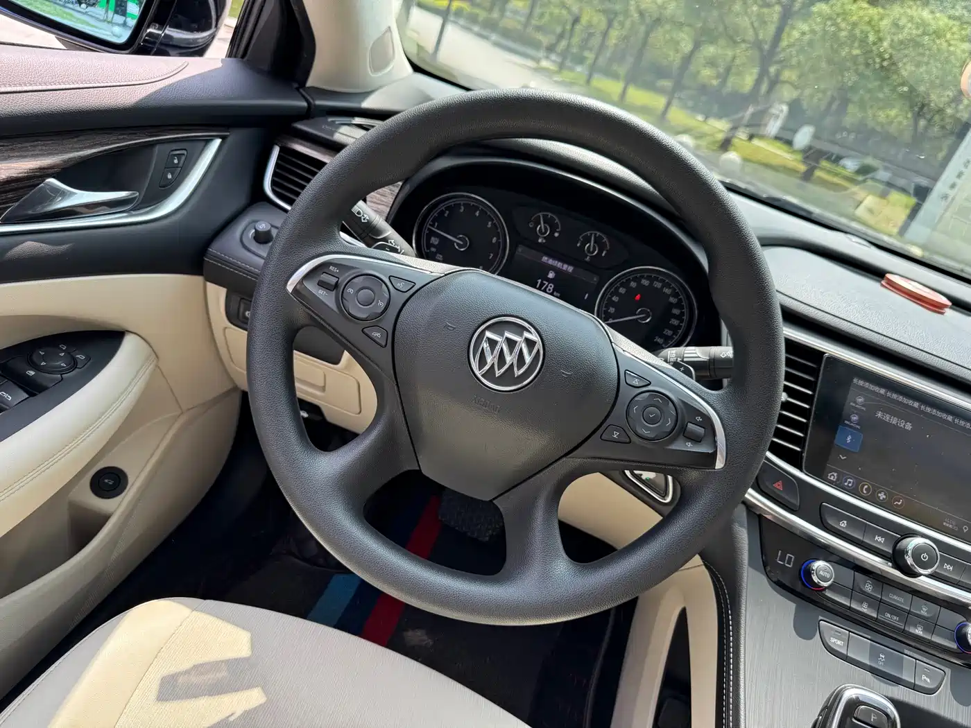 Фото 12 - Buick LaCrosse
