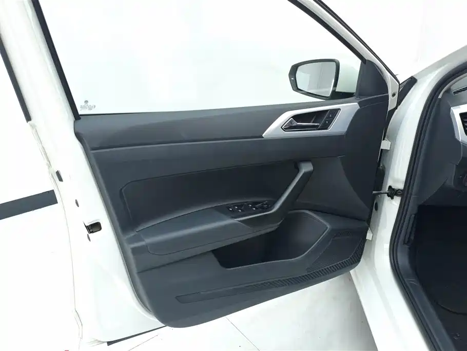 Volkswagen Polo 2021 Plus 1.5L Automatic Colorful Tech Edition фото 7