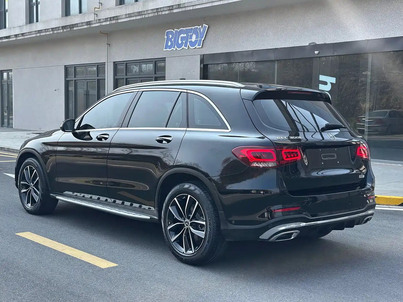 MERCEDES-BENZ GLC