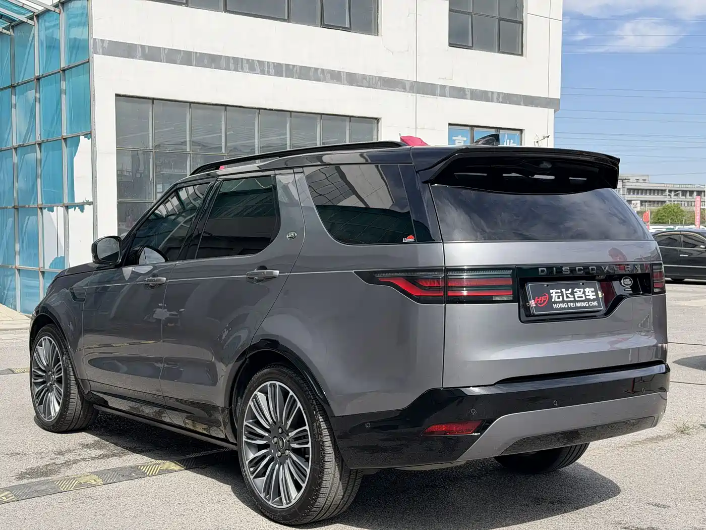 Land Rover Discovery 2023 Facelift 360PS R-Dynamic SE фото 5