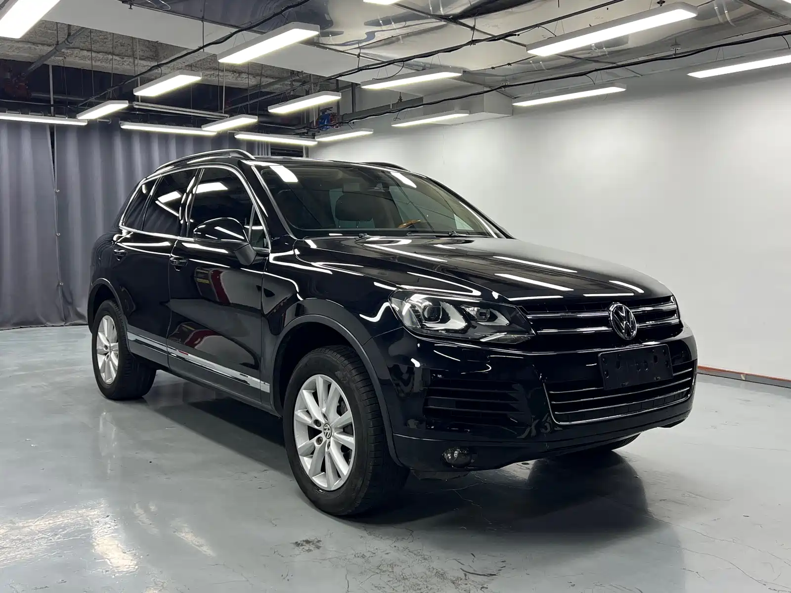 Фото 3 - Volkswagen Touareg