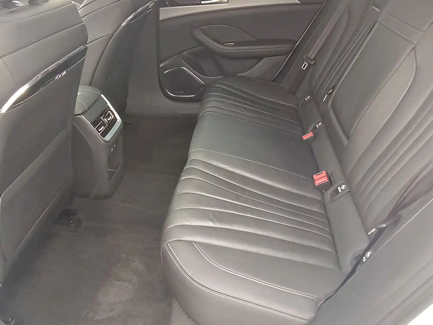 Hongqi H5 2023 2.0T Auto Smart Connect Flag Comfort фото 7