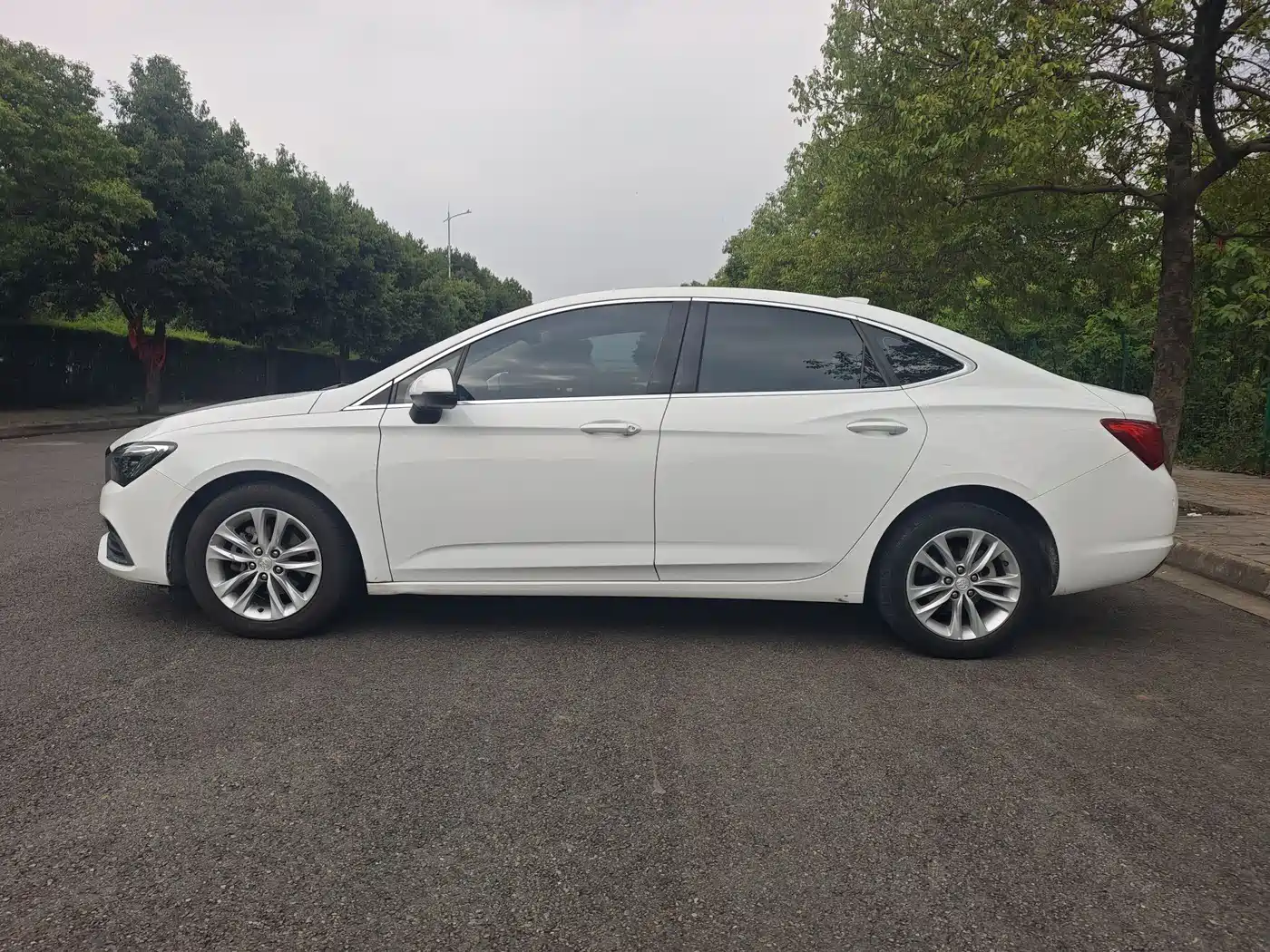 Buick Verano 2019 Sedan 20T Dual Clutch Elite фото 4