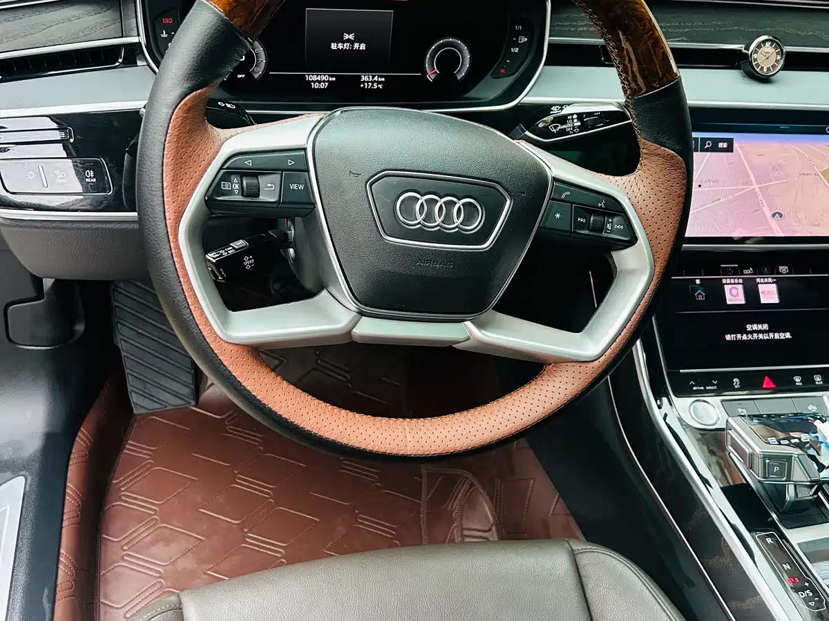 AUDI A8