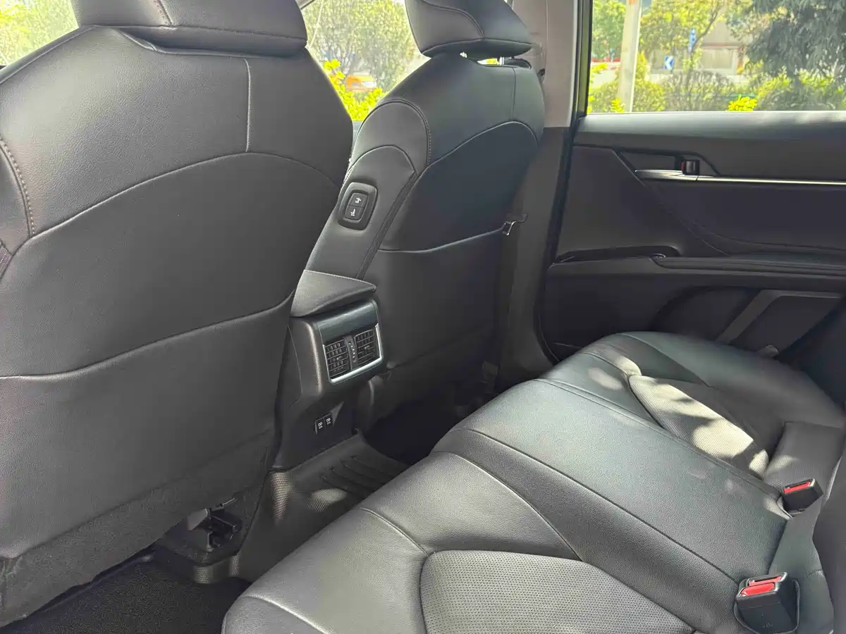 Toyota Camry 2021 2.5G Luxury Edition фото 7