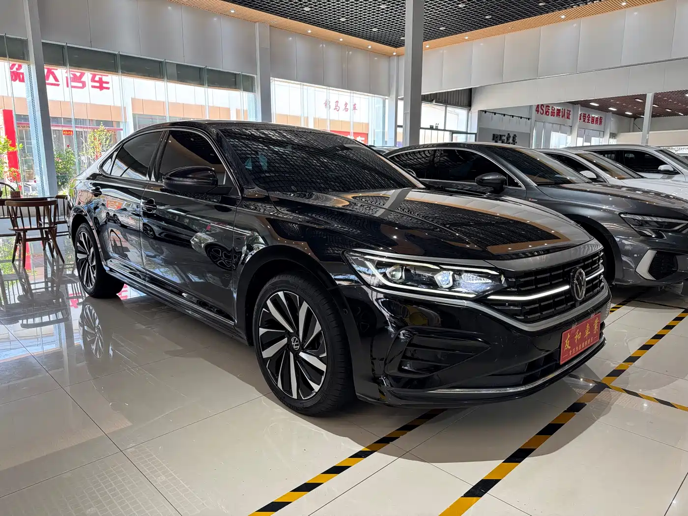 Volkswagen Passat 2022 330TSI Luxury Edition фото 3