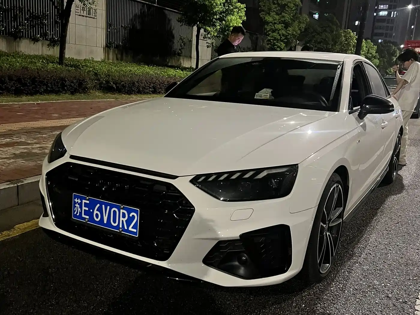 Фото 10 - Audi A4L