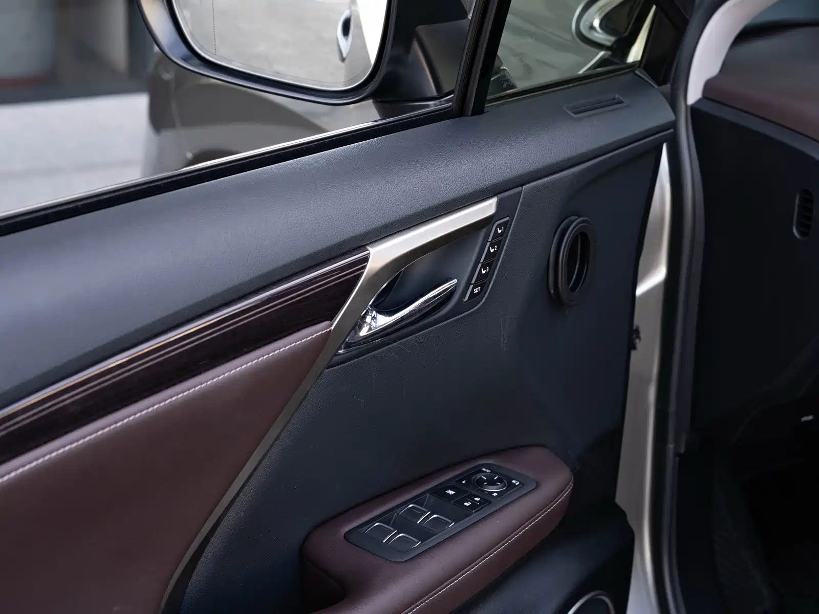Фото 21 - Lexus RX