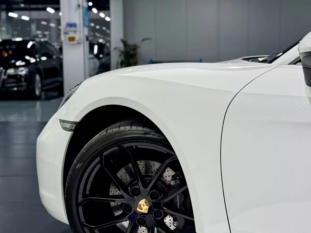 PORSCHE 718