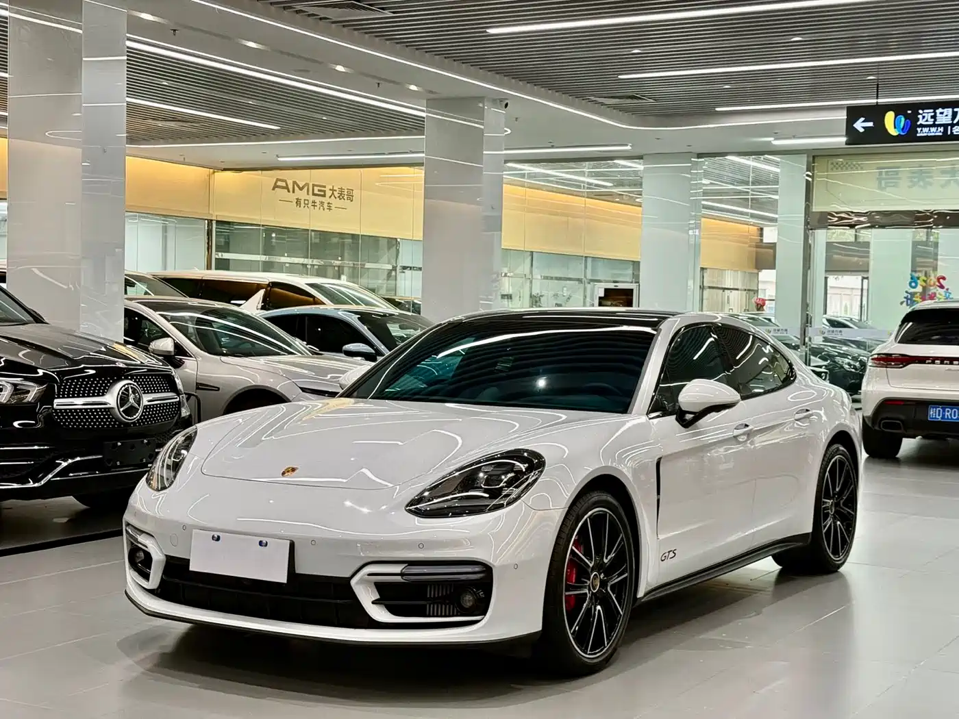 PORSCHE PANAMERA