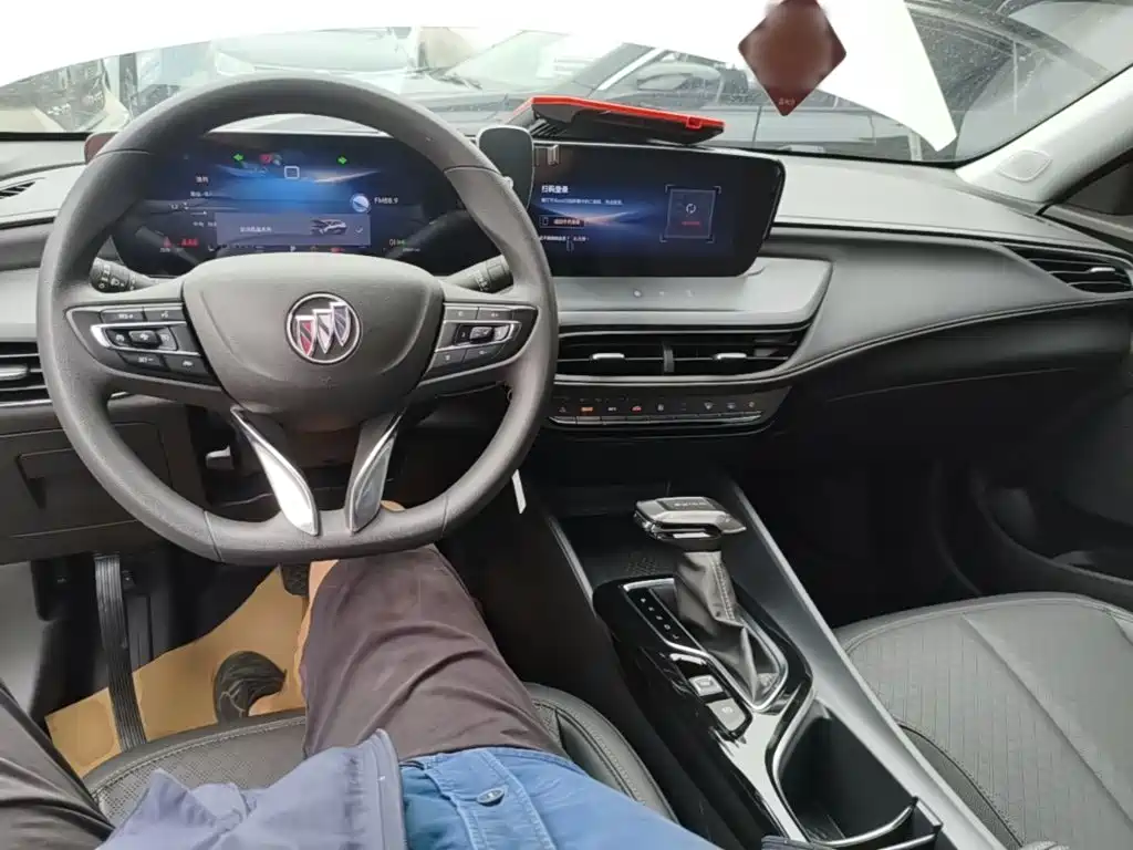 Photo 10 - Buick Verano