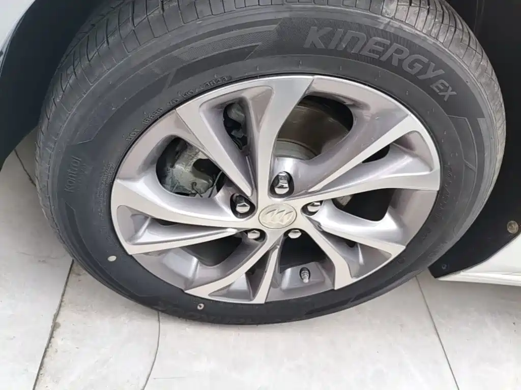 Photo 23 - Buick Verano