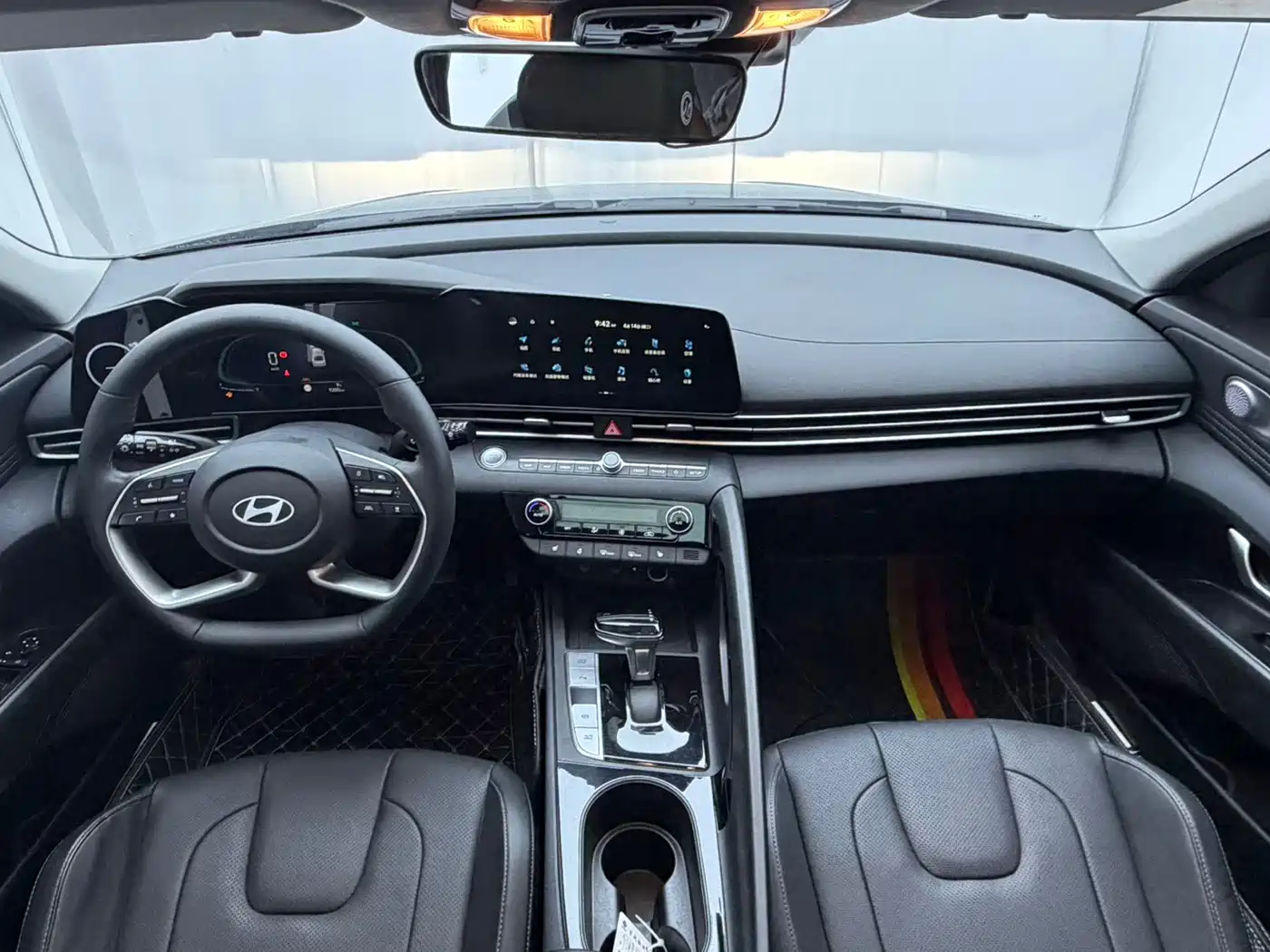 Hyundai Elantra 2023 Model 1.5L CVT LUX Premium Edition фото 14