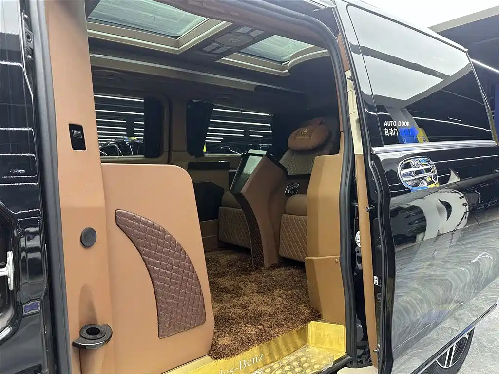 Mercedes-Benz V-Class 2017 Model V 260 L Premium Extended Edition фото 8