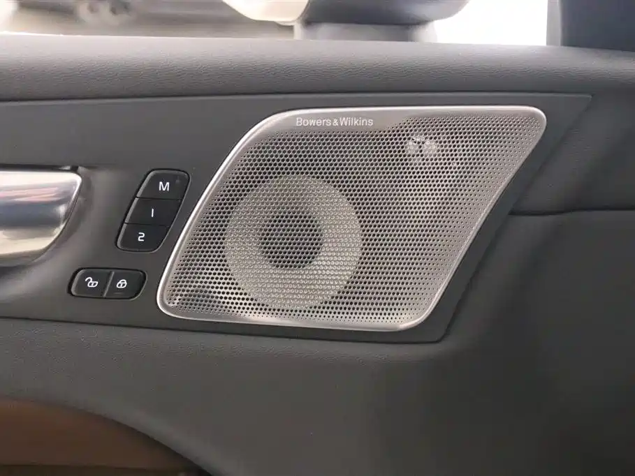 VOLVO XC60 PLUG IN HYBRID