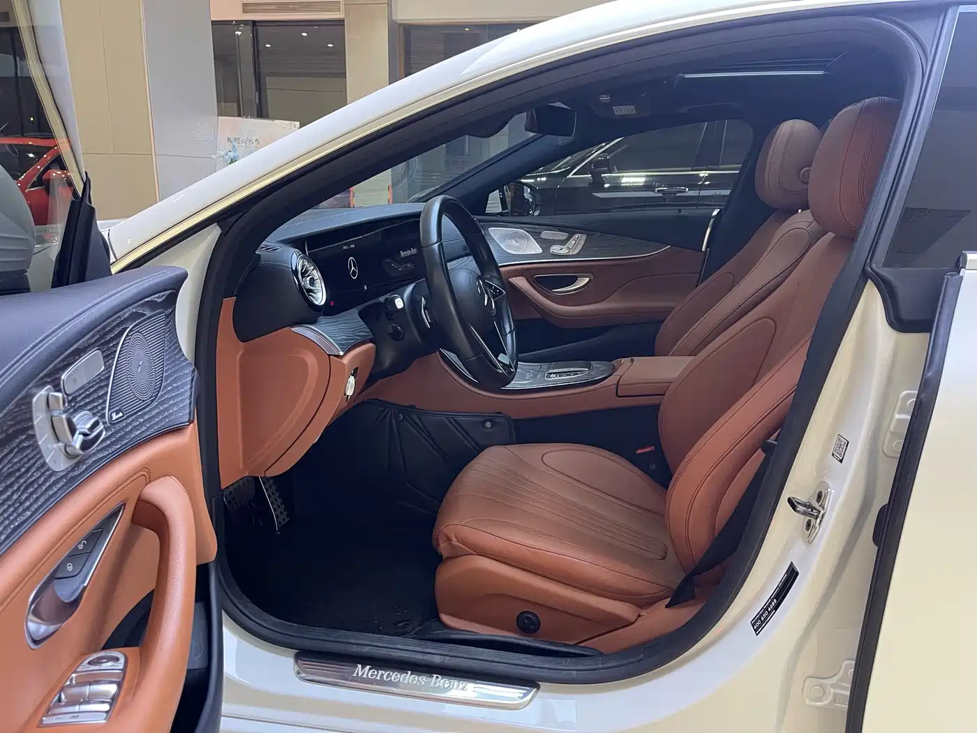 Mercedes-Benz CLS 2023 Model CLS 300 Luxury Version фото 4