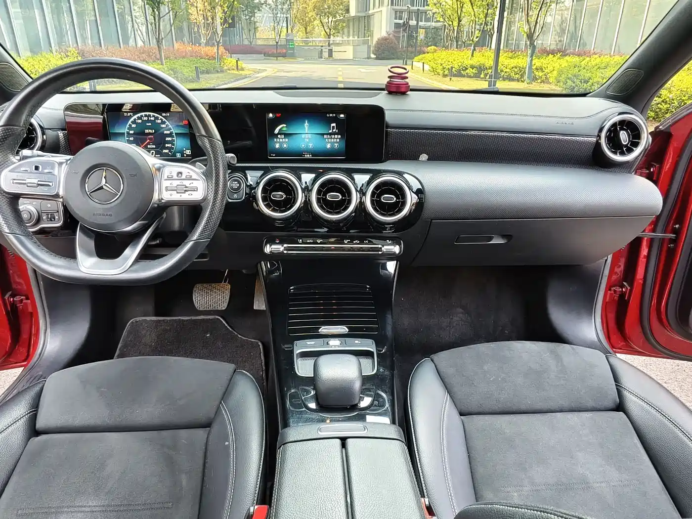 Mercedes-Benz A-Class 2019 A 180 L Sport Sedan фото 42
