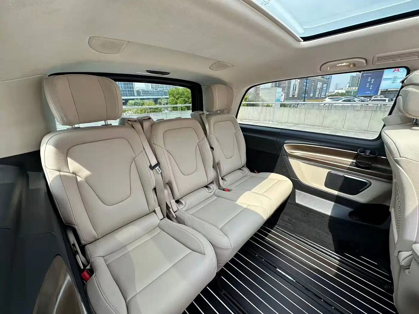 Mercedes-Benz V-Class 2022 V 260 L Long Wheelbase Luxury Edition фото 10