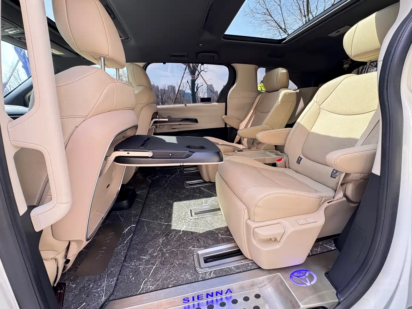 Toyota Sienna 2021 2.5L Hybrid Ultimate Edition фото 12