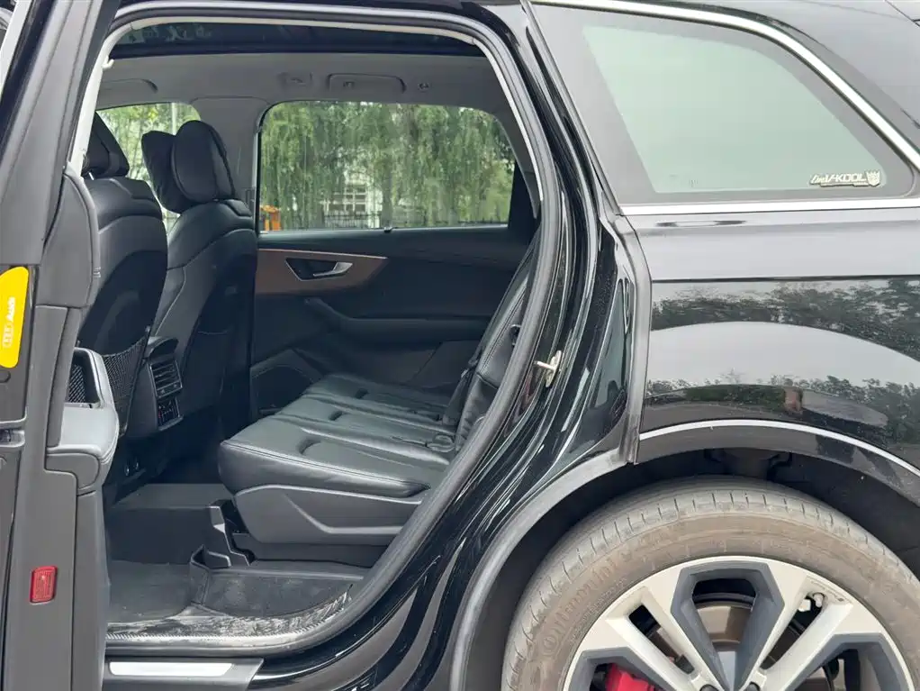 Audi Q7 2023 55 TFSI quattro S Premium фото 7