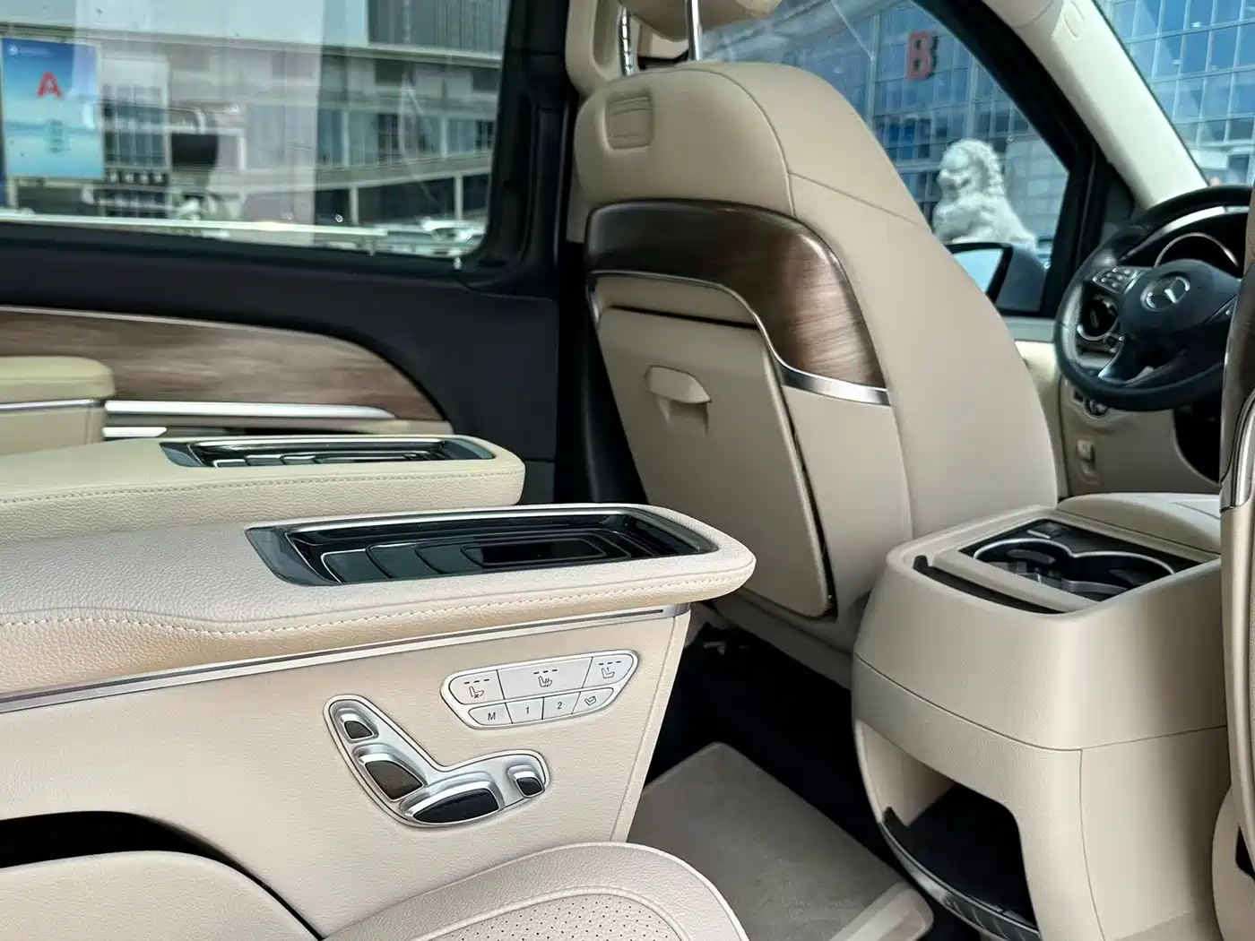 Mercedes-Benz V-Class 2022 V 260 L Long Wheelbase Luxury Edition фото 12