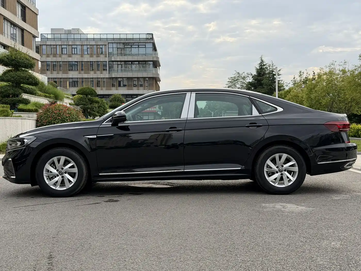 VOLKSWAGEN PASSAT NEW ENERGY
