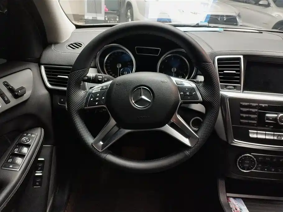 Mercedes-Benz GL-Class 2015 GL 400 4MATIC Sport фото 15