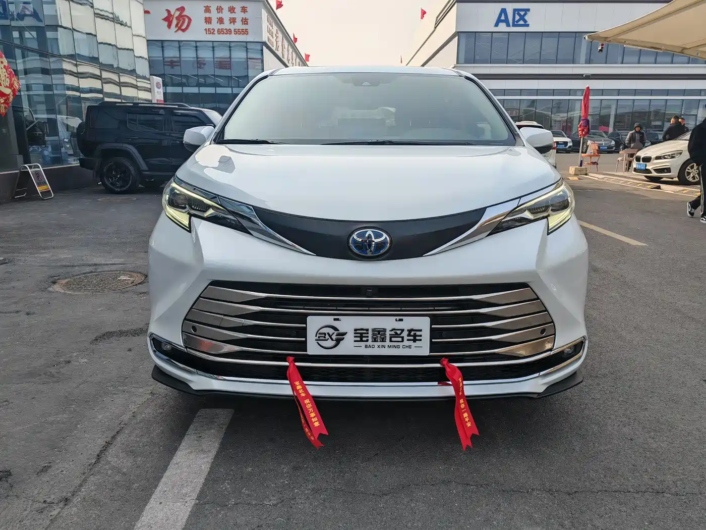 Toyota Sienna 2023 2.5L Hybrid Comfort Edition фото 2