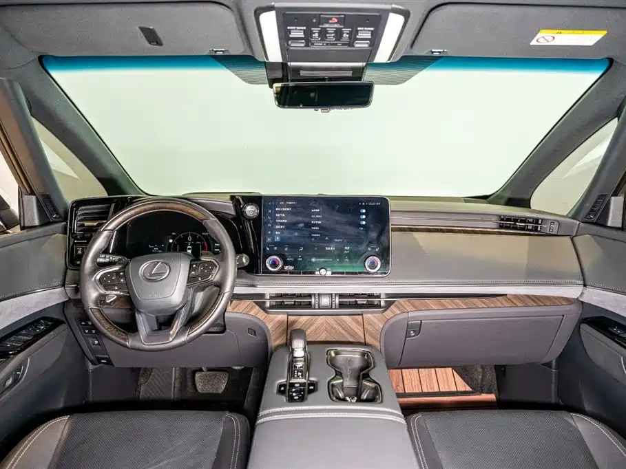 LEXUS LM