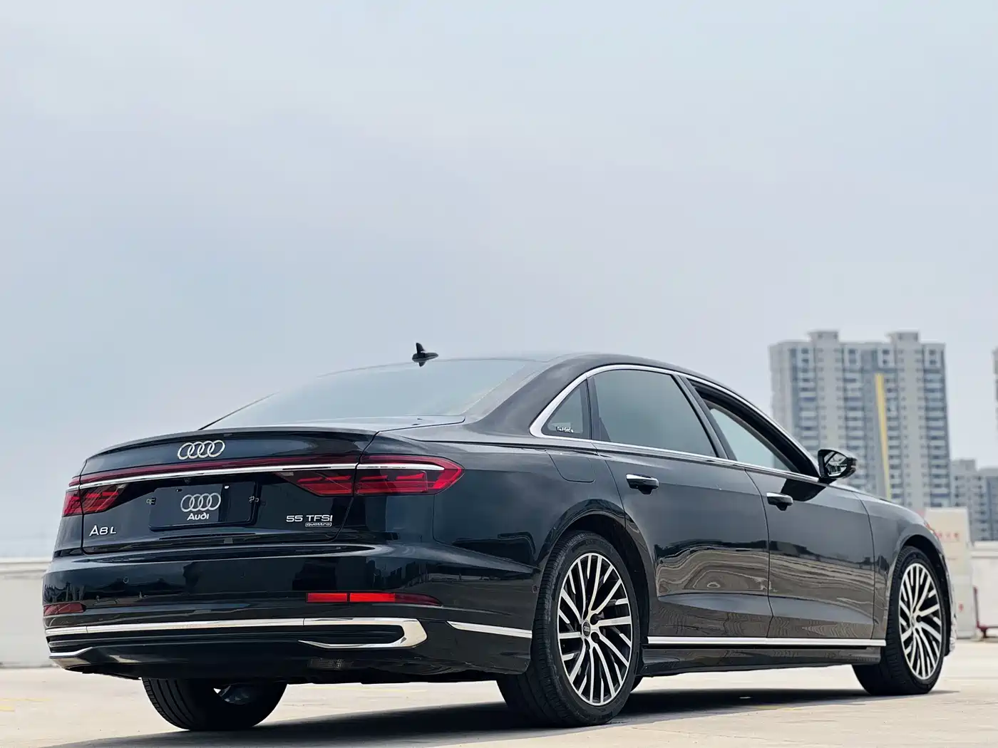 AUDI A8