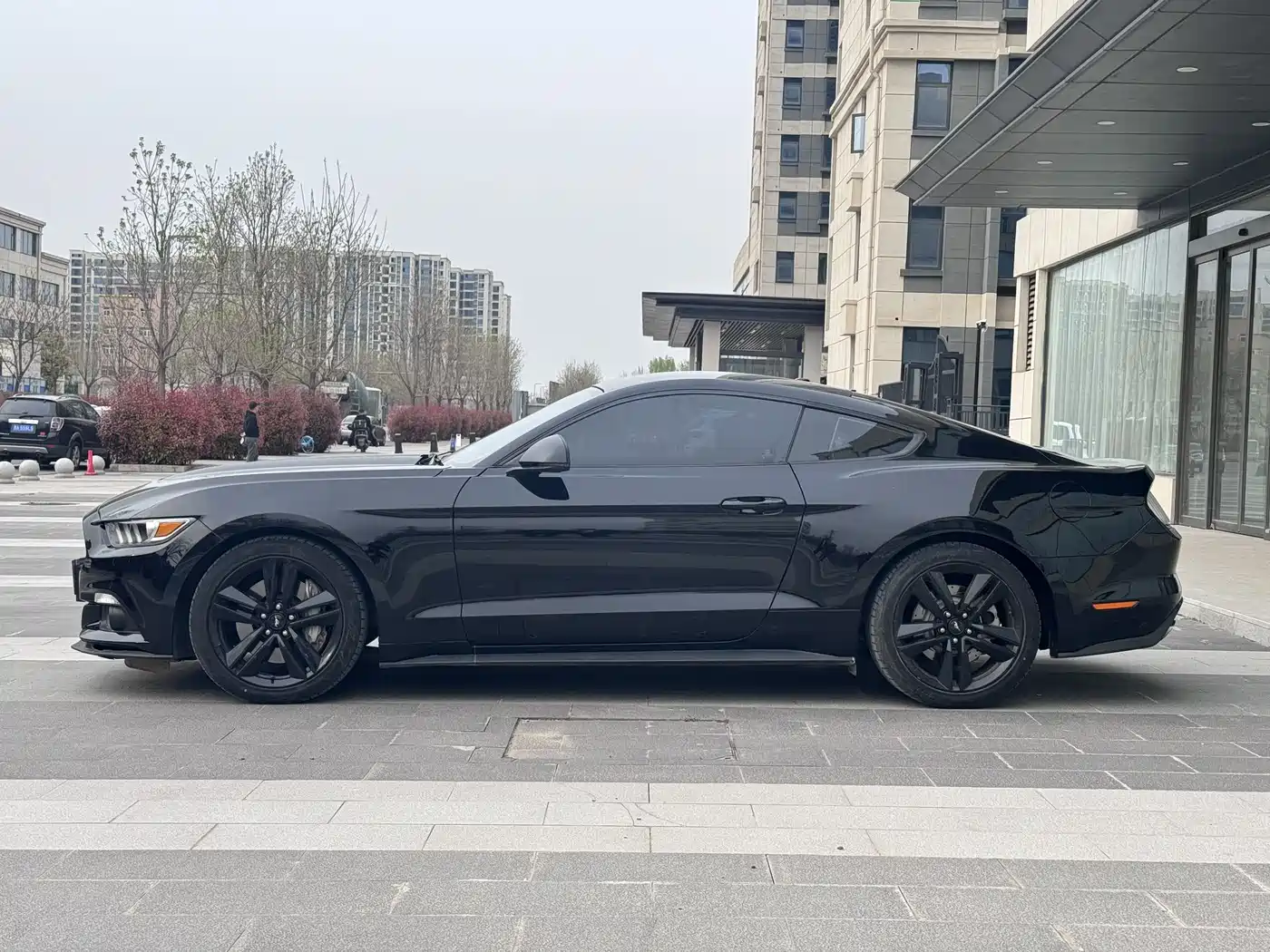 FORD MUSTANG