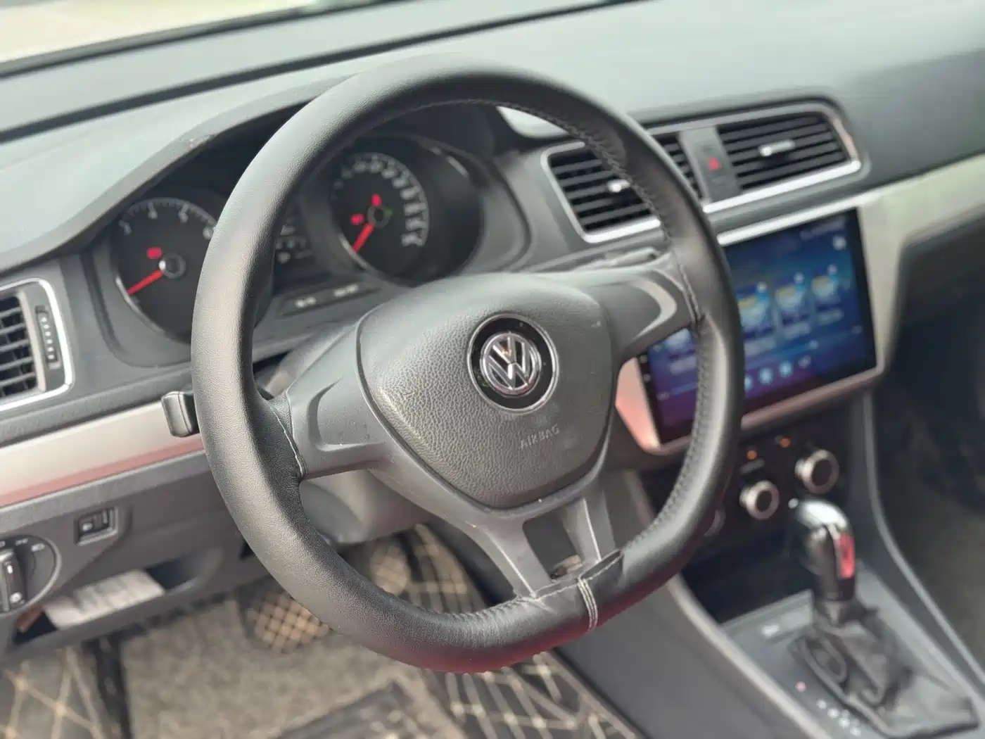 Volkswagen Lavida 2017 1.6L Automatic Trend Edition фото 12