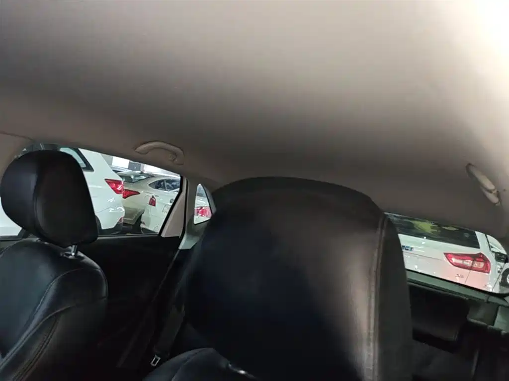 Volkswagen Polo 2016 1.4L Automatic Trend фото 18