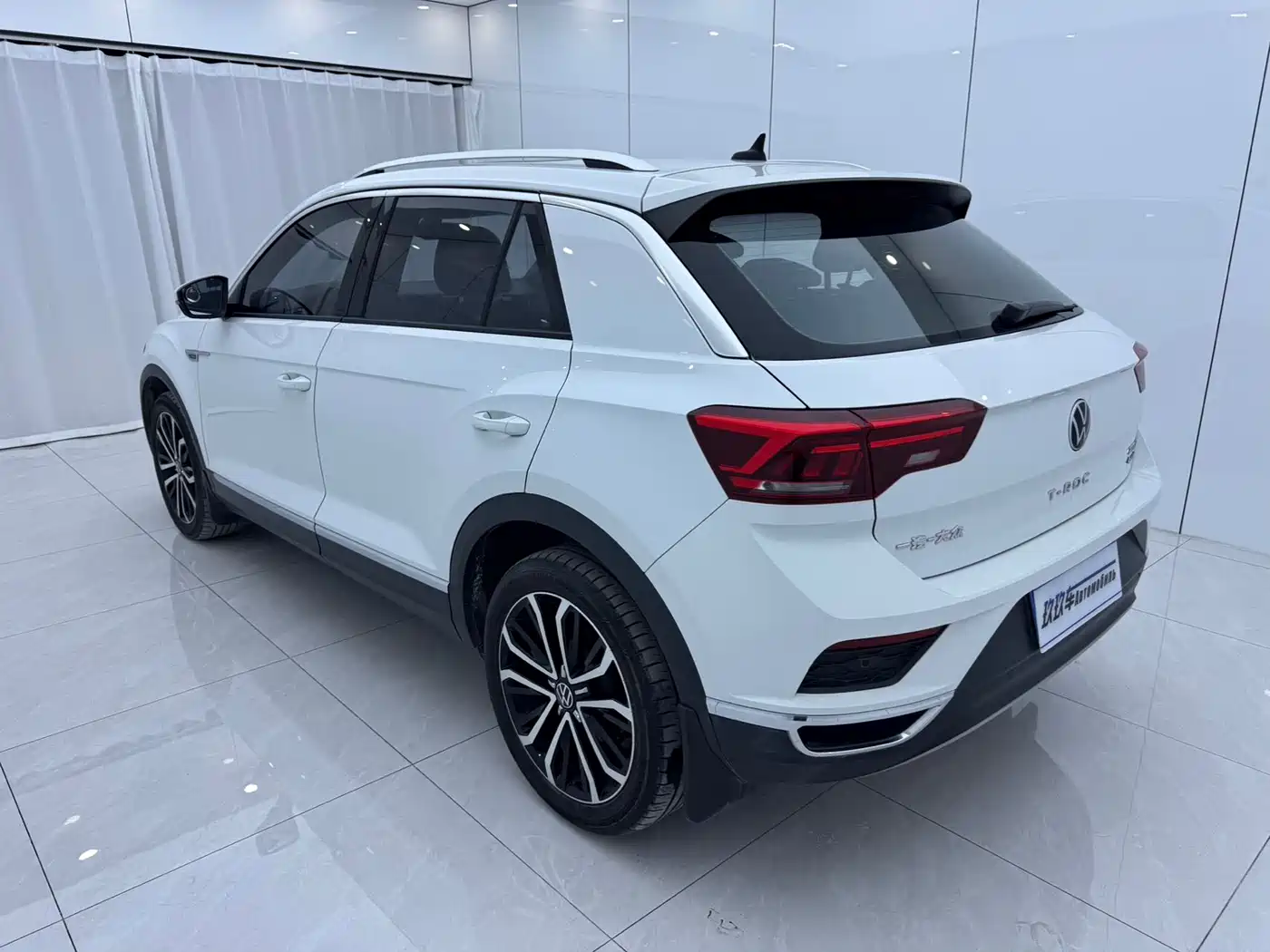 Volkswagen T-ROC 2021 Facelift 280TSI DSG 4WD Luxury Smart Connect Edition фото 6