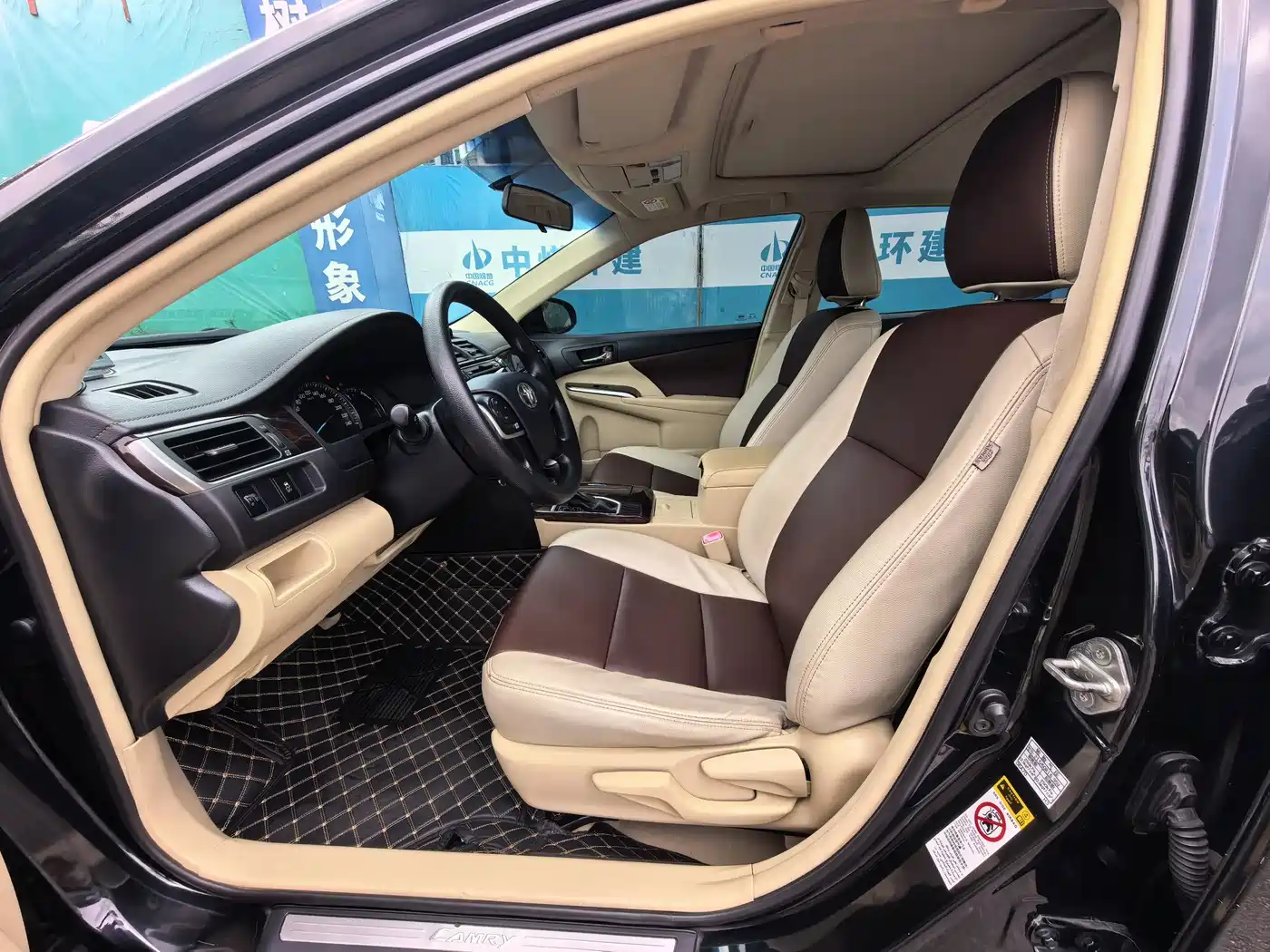 Toyota Camry 2016 2.0E 10th Anniversary Elite Edition фото 4