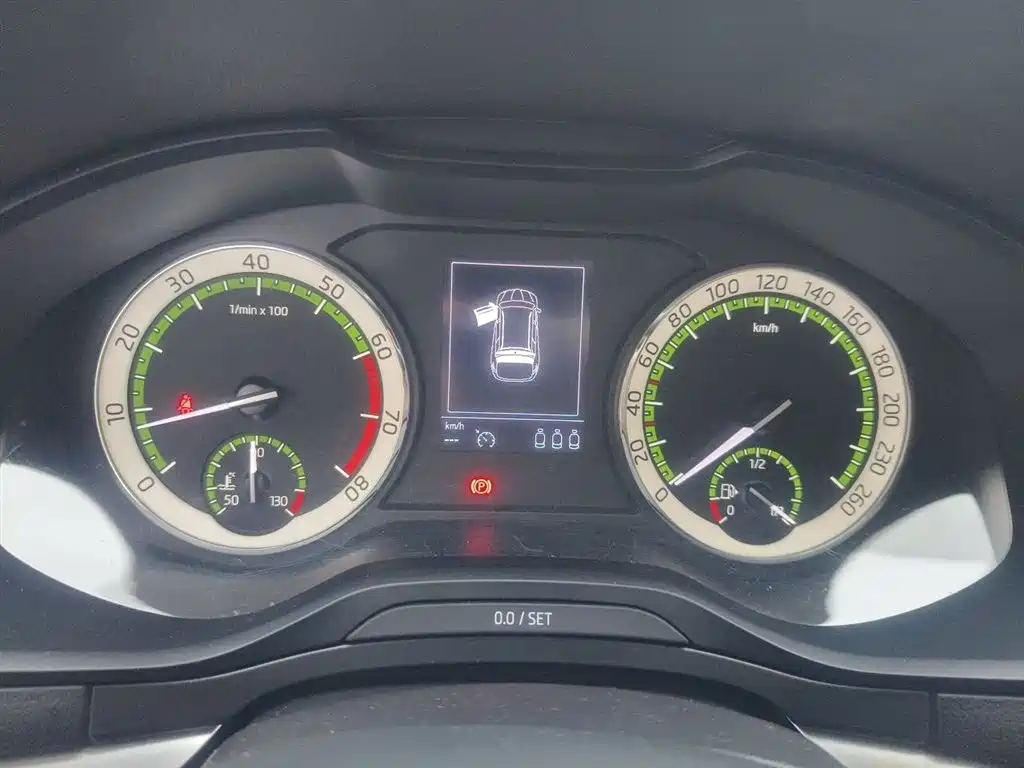 Škoda Karoq 2018 TSI280 Luxury Edition China V фото 4