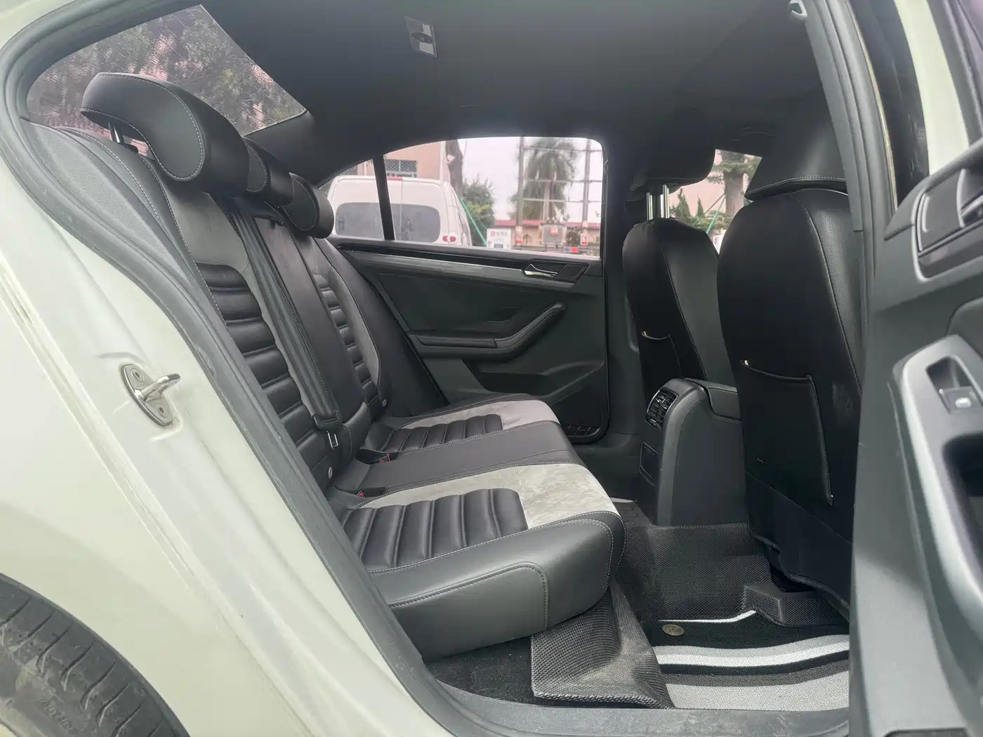 Volkswagen Sagitar 2017 280TSI Automatic R-Line фото 14