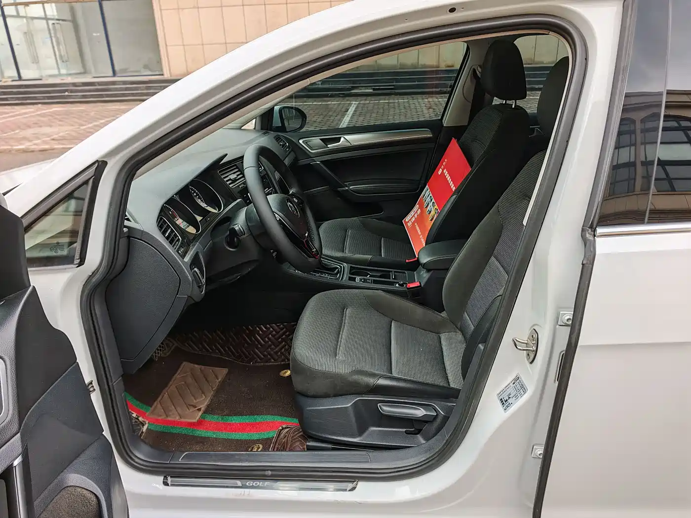 Volkswagen Golf 2020 Beloved Edition 280TSI DSG Comfort фото 9