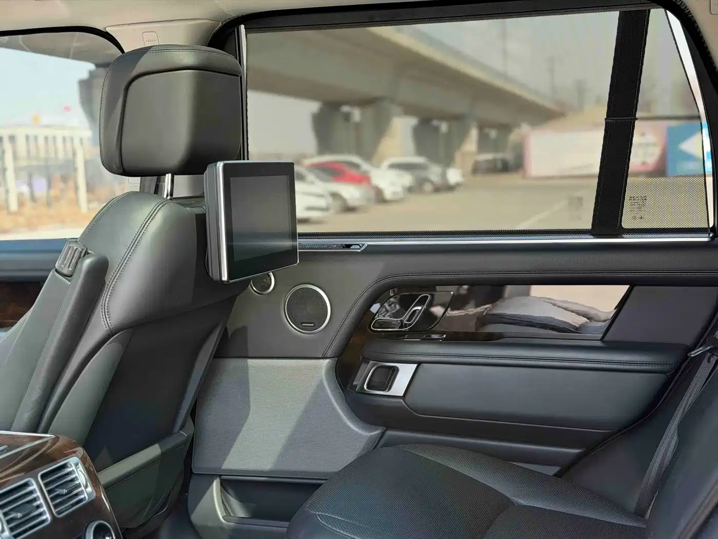 Land Rover Range Rover 2020 3.0 L6 Heritage Extended Edition фото 9