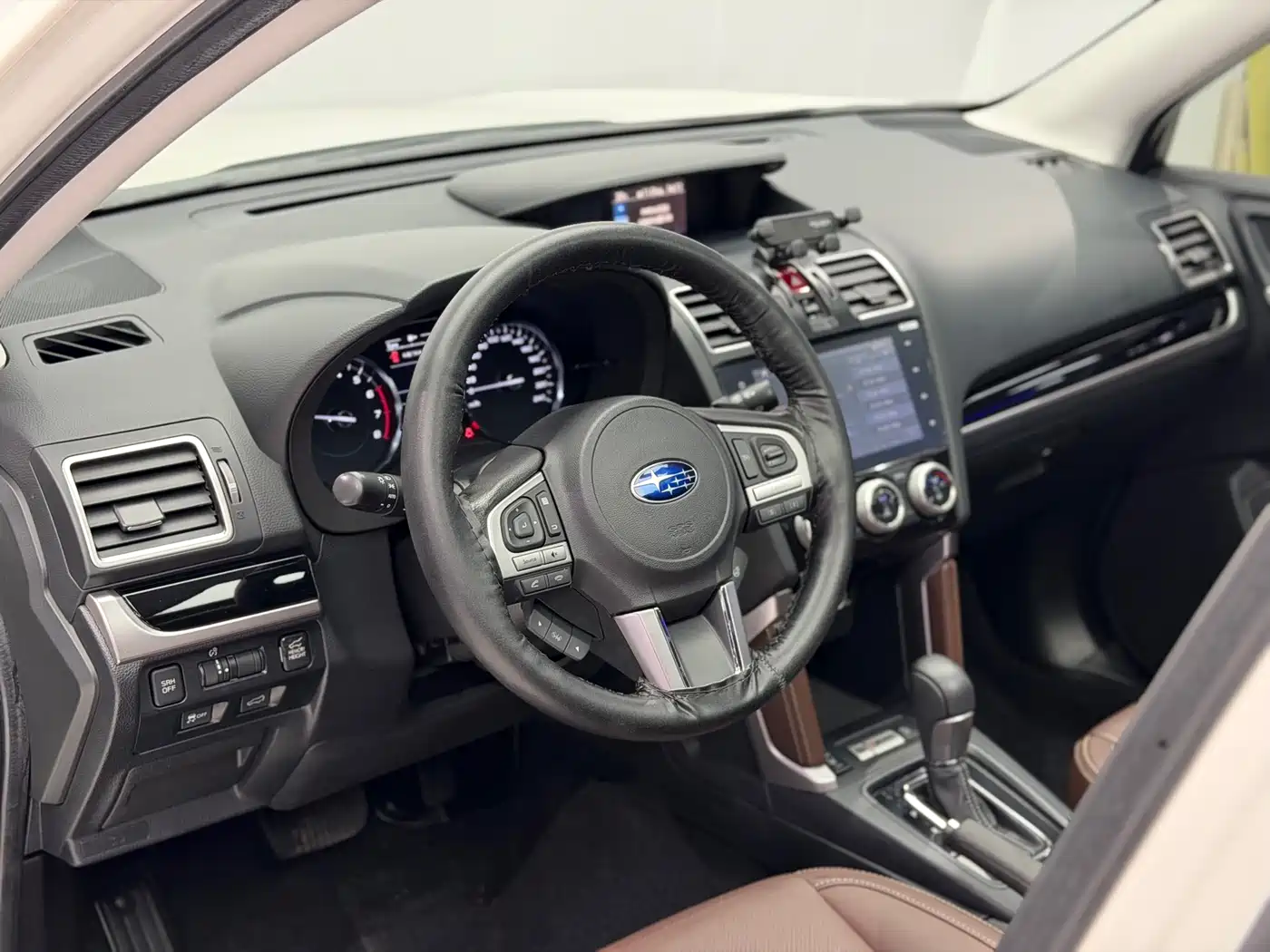 Subaru Forester 2017 2.5i Luxury Special Edition фото 11