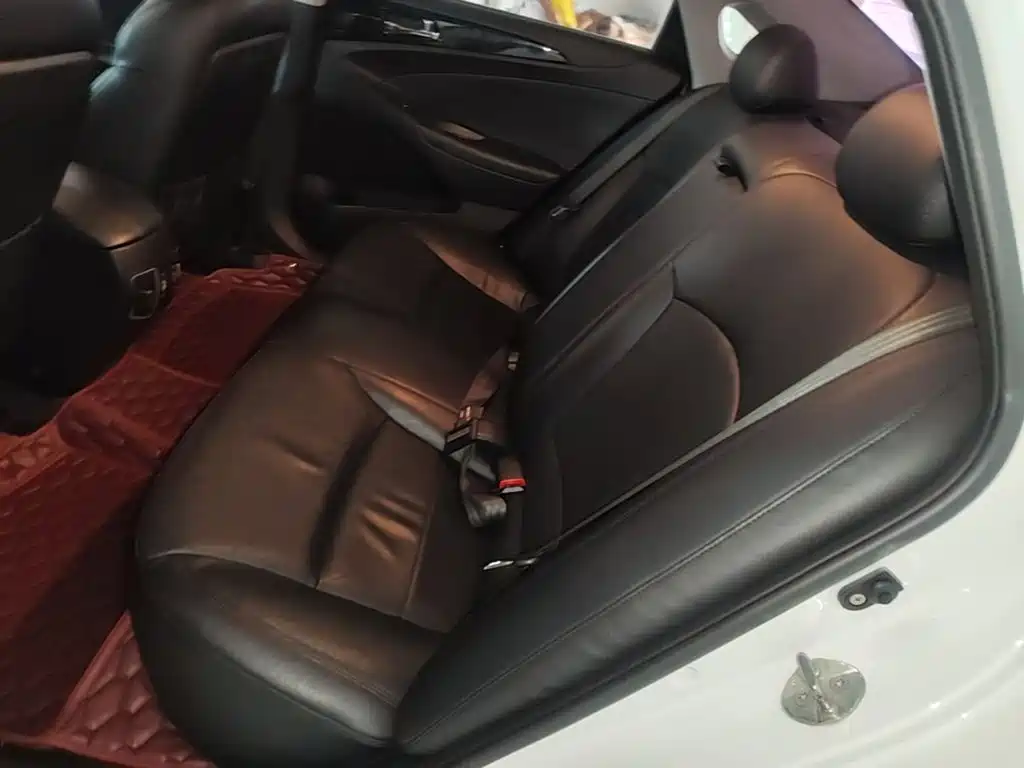 Photo 17 - Hyundai Sonata