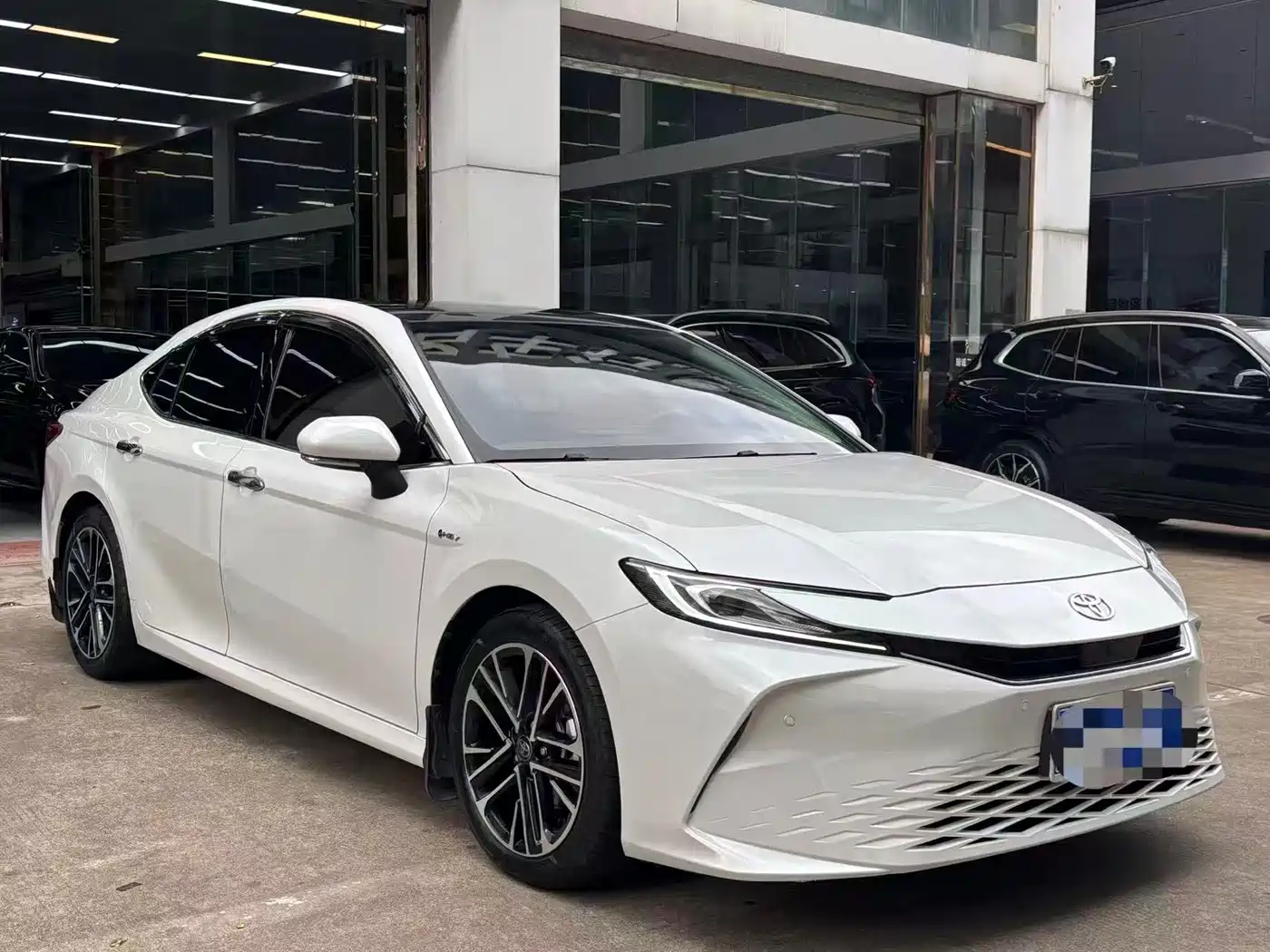 Toyota Camry 2024 Hybrid 2.5HG Premium Edition фото 3