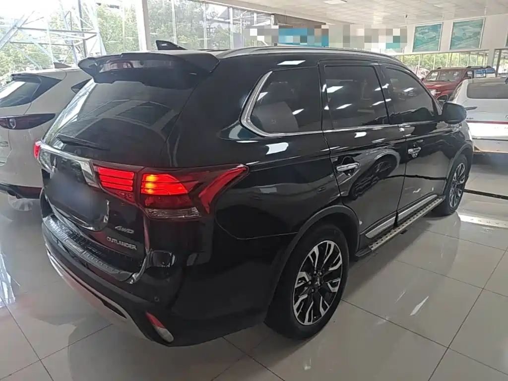 MITSUBISHI OUTLANDER