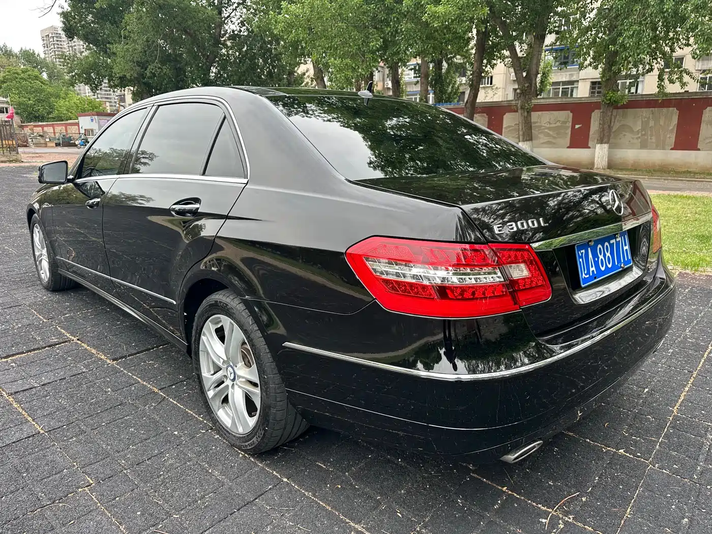 Mercedes-Benz E-Class 2012 E 300 L Fashion фото 7