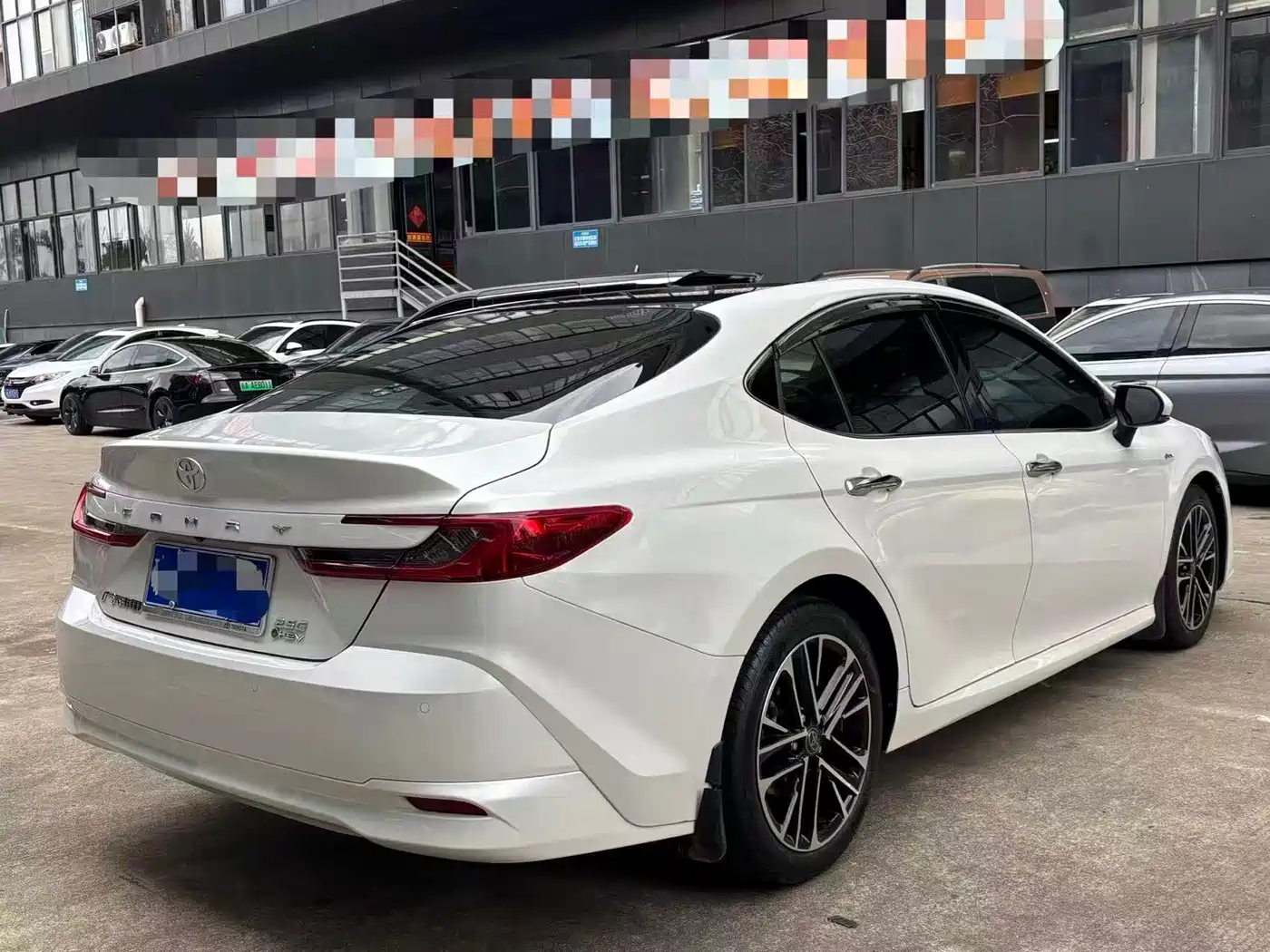 Toyota Camry 2024 Hybrid 2.5HG Premium Edition фото 8