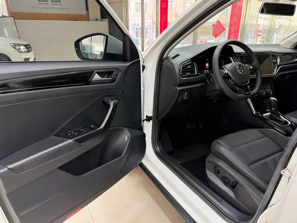 Volkswagen T-ROC 2022 280TSI DSG 2WD Comfort PLUS фото 8