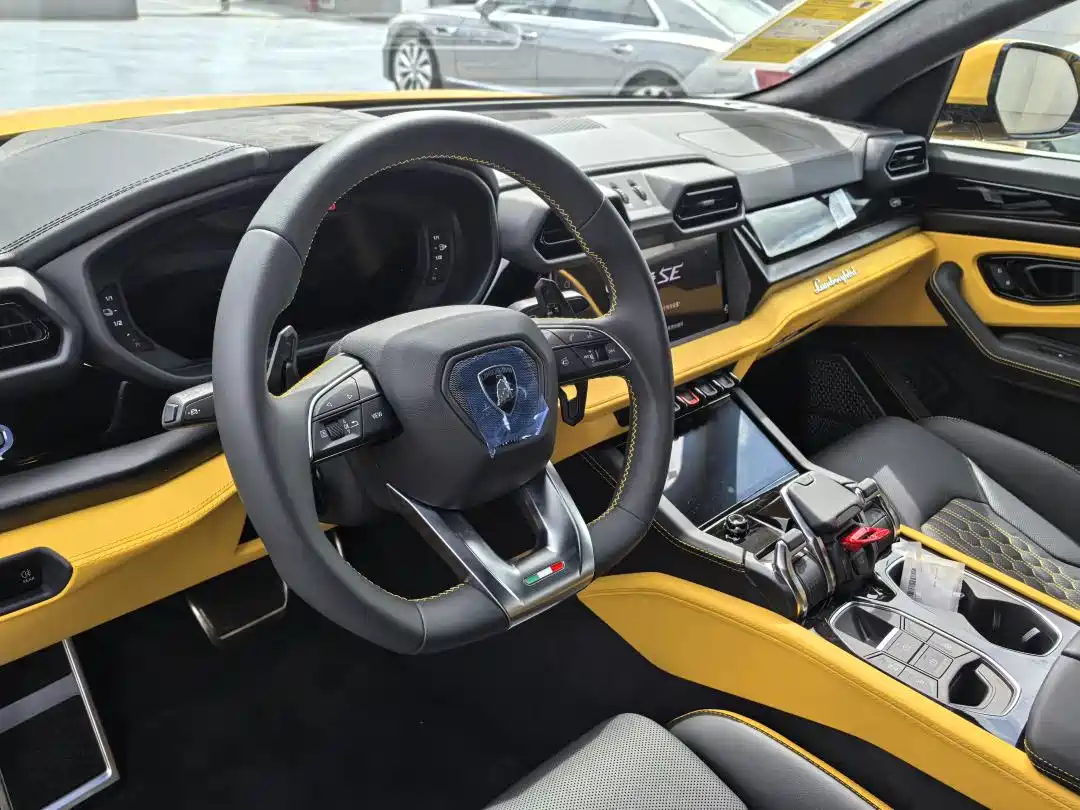 Lamborghini Urus SE 2025 4.0T Standard Edition фото 5