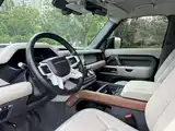 Photo 4 - Land Rover Defender