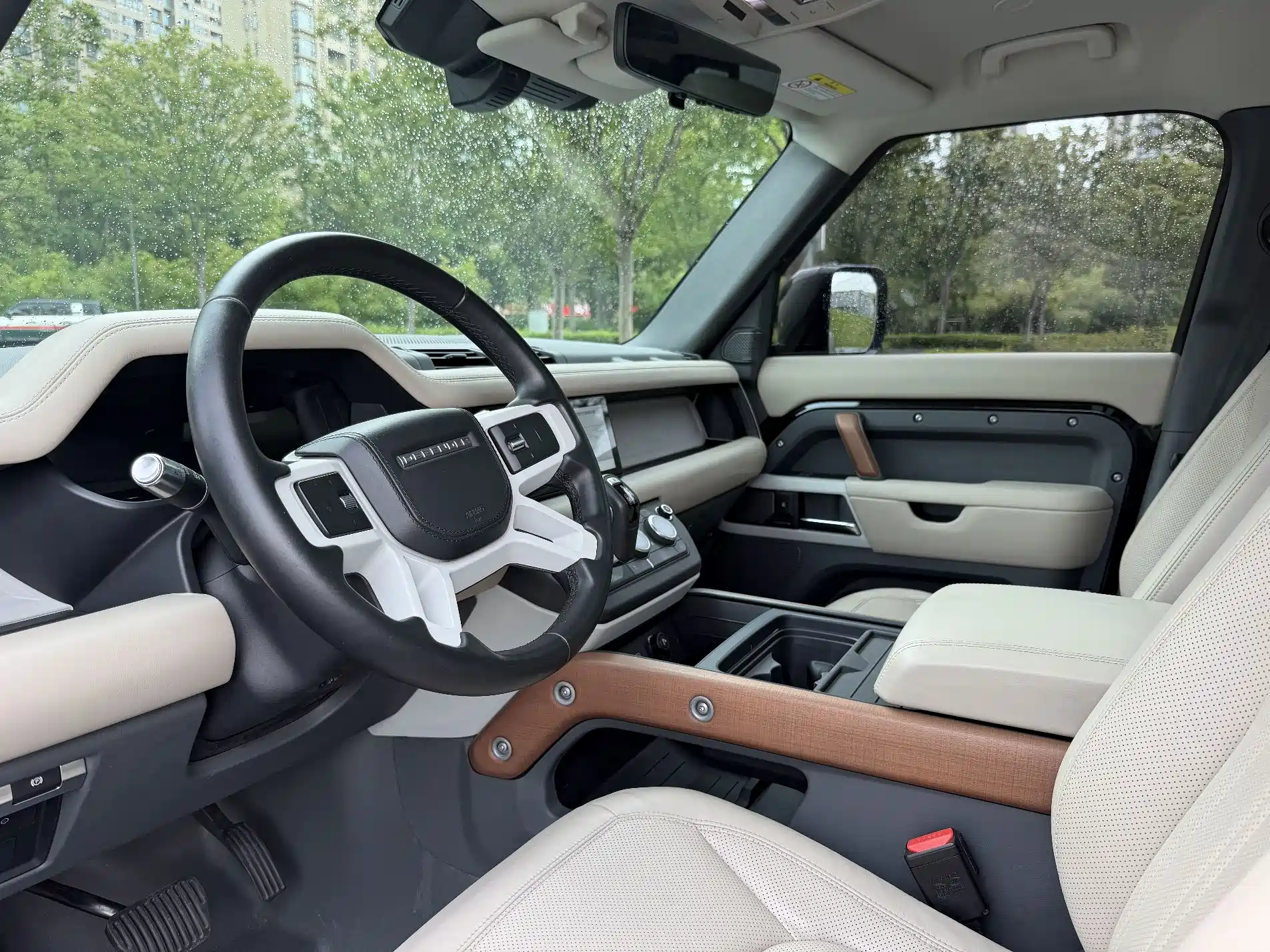 Photo 4 - Land Rover Defender