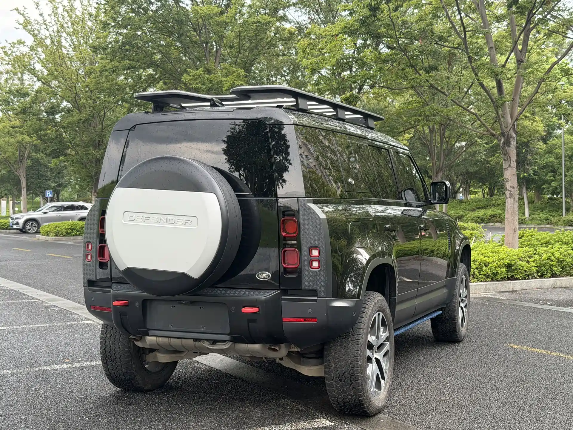 Photo 15 - Land Rover Defender